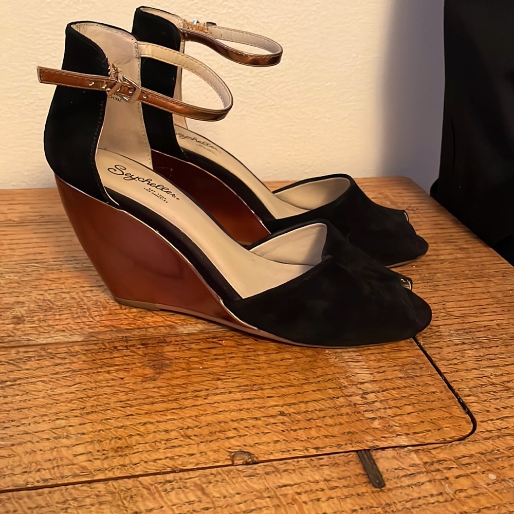 Leather seychelles peep toe wedges